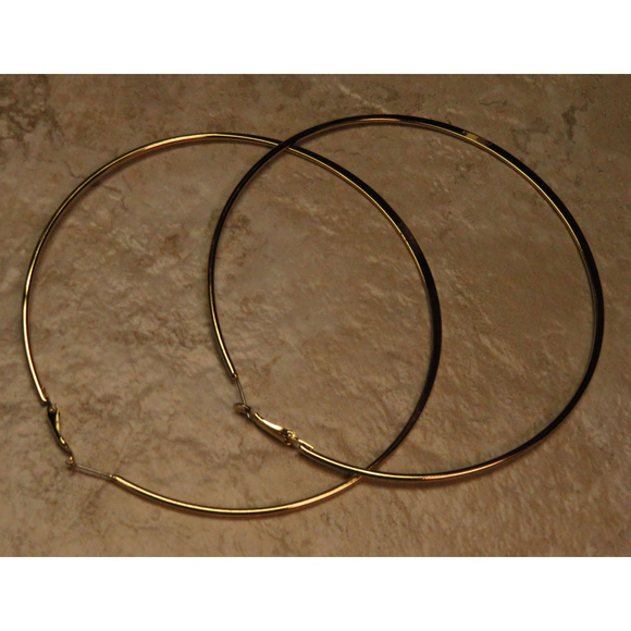 bebe large gold hoop earring NWOT bbe41nc - Picture 3 of 3